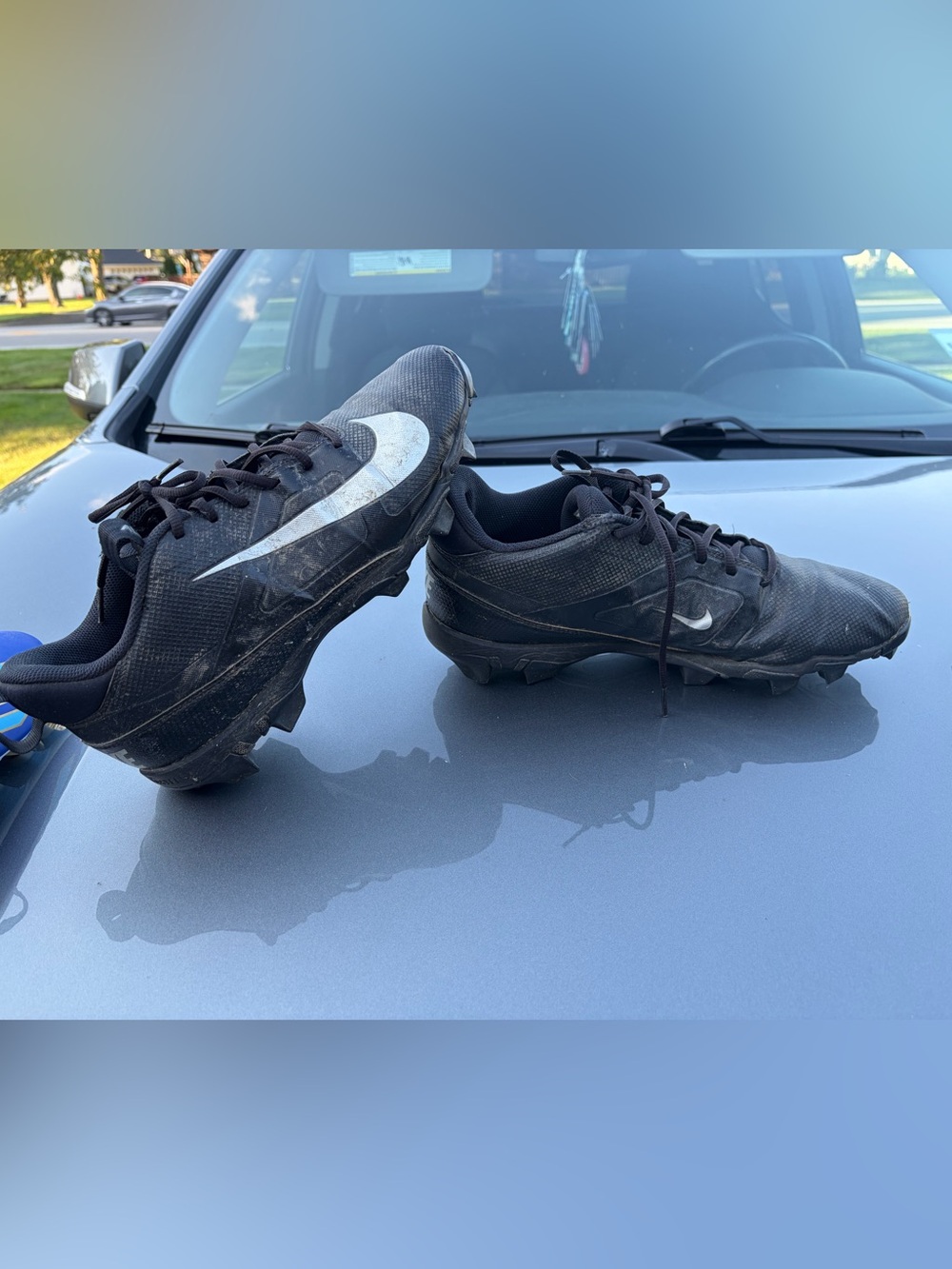 Nike Men’s Black Athletic Cleats with Nike Swoosh size 11.5 w